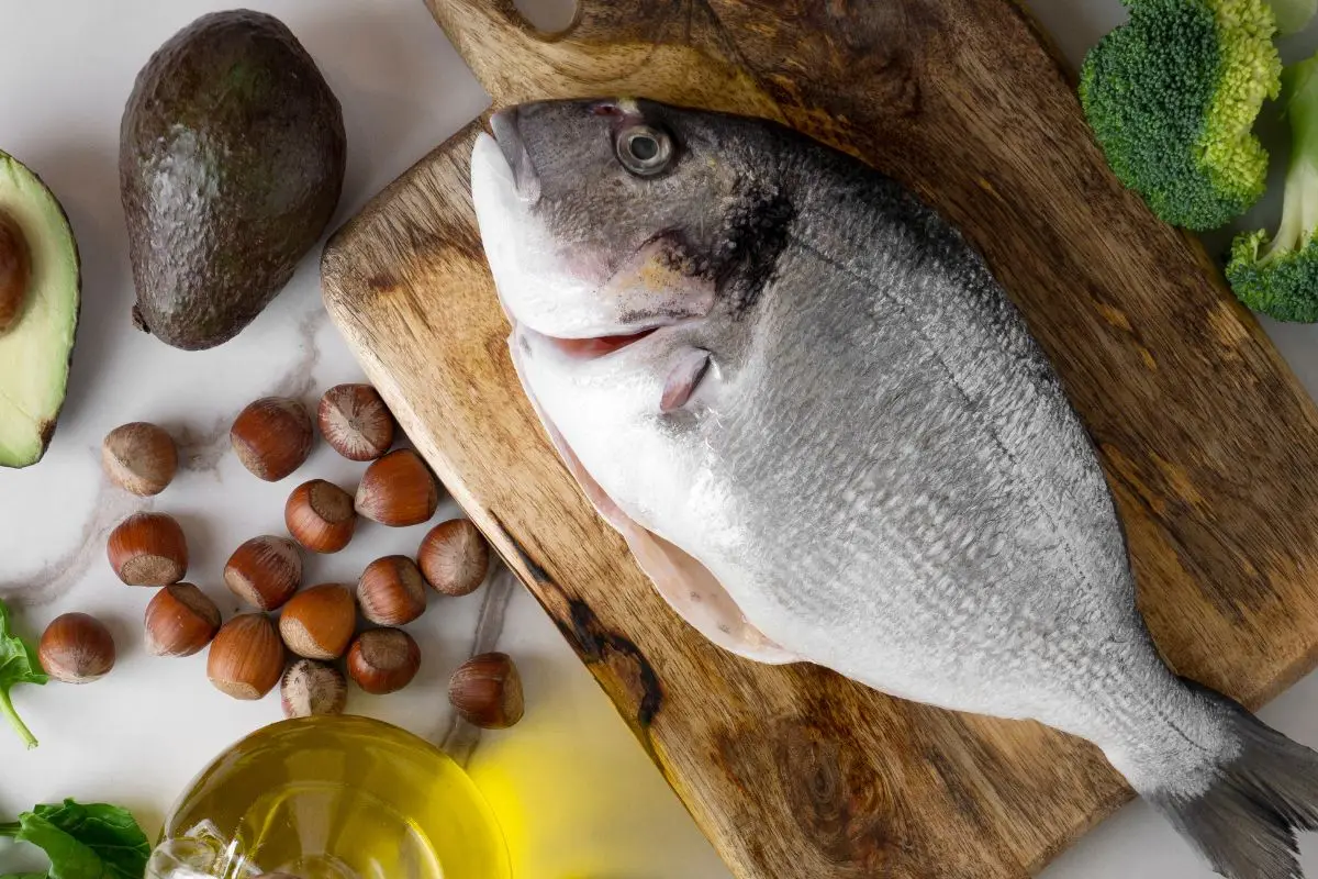 Mangiare pesce grasso: i benefici per il cervello